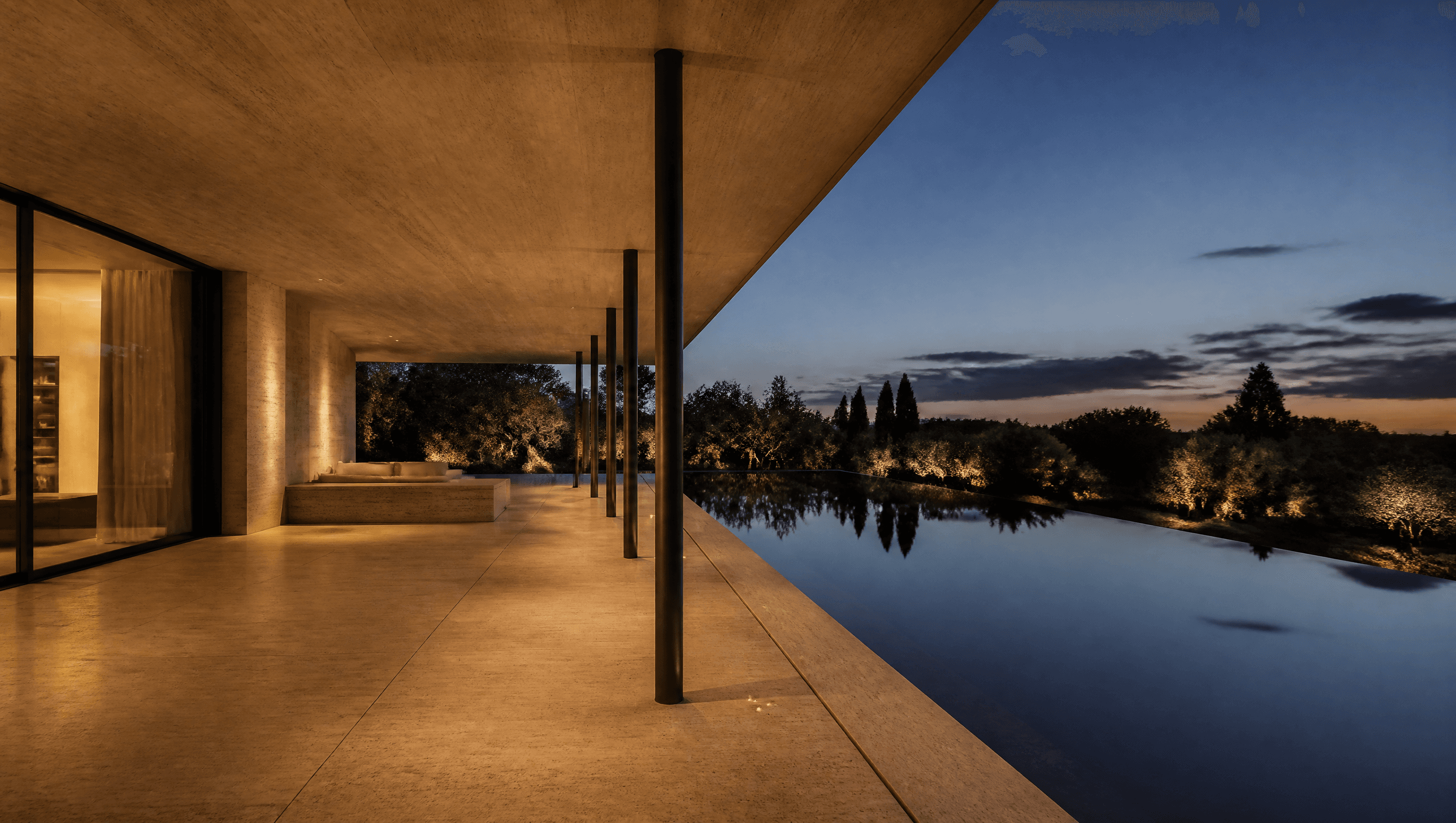 Terrasse am Wasserbecken zur blauen Stunde