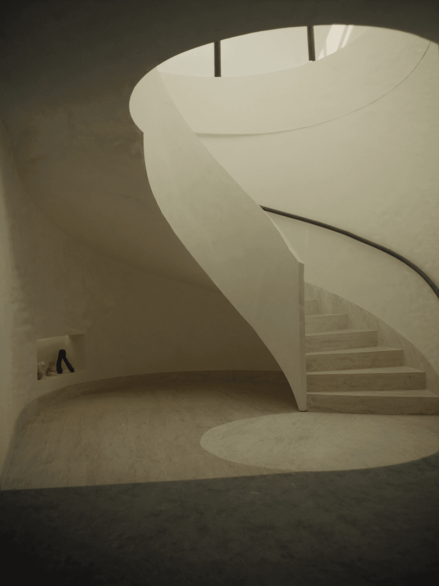 Skulpturale Treppe mit Oberlicht